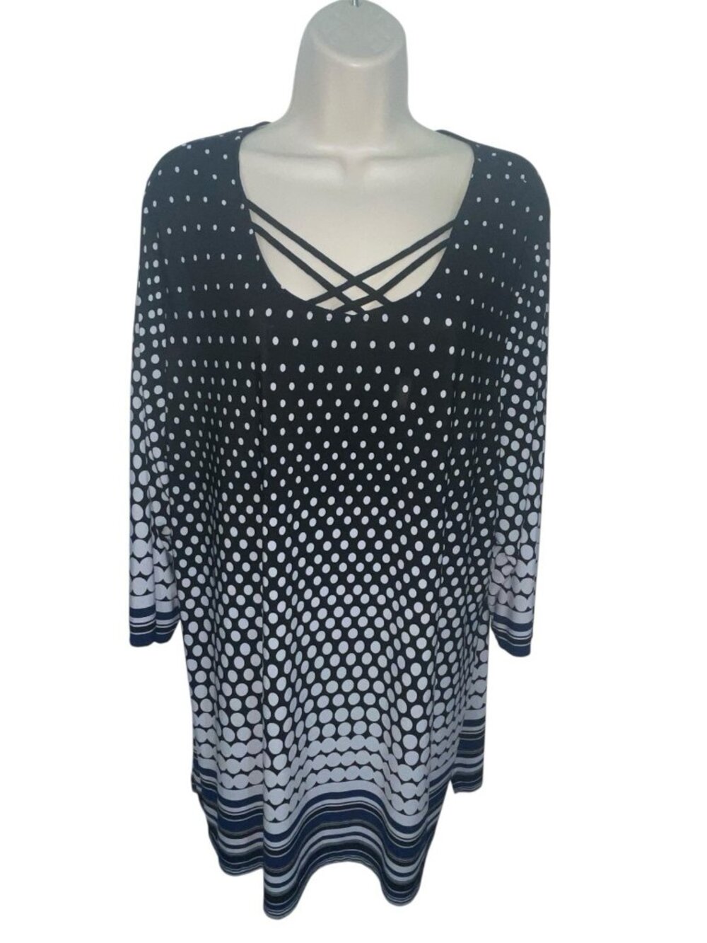 CJ BANKS Women's Plus Size 2X Geometric Print Tunic Length Blouse Black Blue
